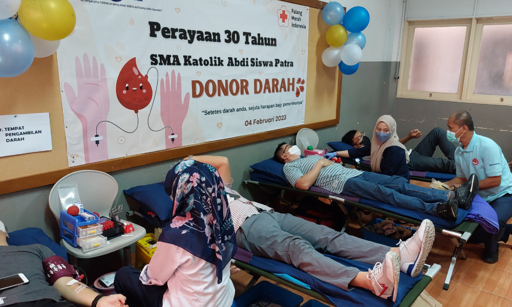 Ultah, Civitas SMA Katolik Abdi Siswa Patra Ramai-Ramai Donor Darah