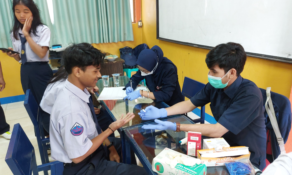 Persiapan E-KTP, PMI Periksa Golongan Darah di SMK Tri Arga 2