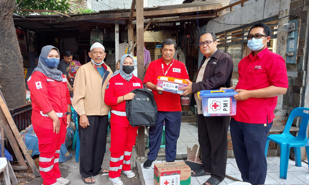 PMI JB Bantu Korban Kebakaran Jalan Dokter Semeru