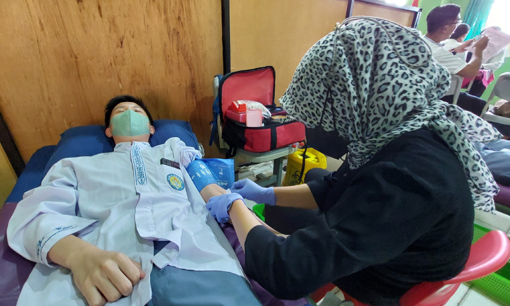 Modal Istirahat dan Sarapan, Siswi SMAN 19 Pede Aja Berdonor